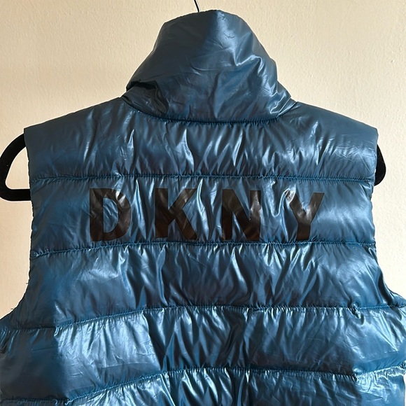 DKNY Sport Asymmetrical Full Zip Down Filled Water Repellent Quilted Puffer Vest - Picture 4 of 7